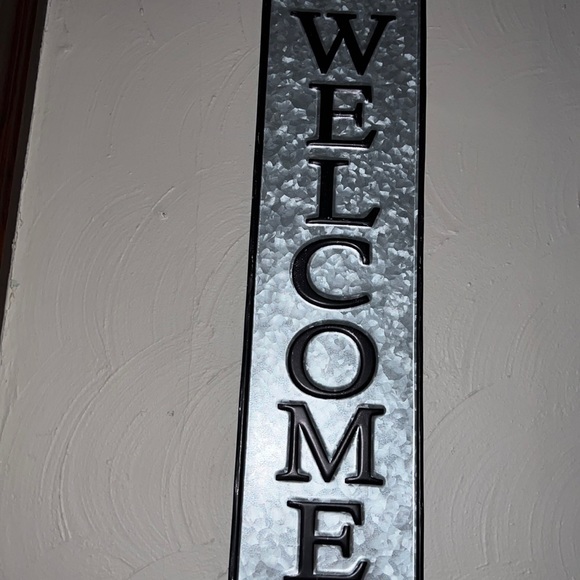Rustic “Welcome” sign - Picture 2 of 7